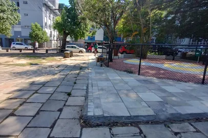 Praça Engenheiro Guilherme Gaudenzi, no bairro Praia de Belas, em Porto Alegre<!-- NICAID(16244580) -->