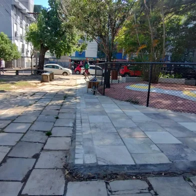 Praça Engenheiro Guilherme Gaudenzi, no bairro Praia de Belas, em Porto Alegre<!-- NICAID(16244580) -->