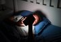 Mexer no celular antes de dormir faz mal? Saiba o que dizem especialistas