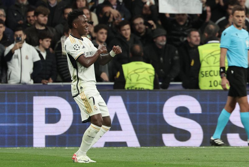 Real Madrid's Brazilian forward #07 Vinicius Junior celebrates scoring his team's second goal during the UEFA Champions League group C football match between Real Madrid CF and SC Braga at the Santiago Bernabeu stadium in Madrid on November 8, 2023. (Photo by Thomas COEX / AFP)<!-- NICAID(15591799) -->