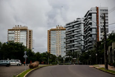 PORTO ALEGRE, RS, BRASIL - 2022.10.18 - Imobiliária lista os 71 bairros de POA que têm o condomínio mais caro ao mais barato. O mais caro é o Jardim Europa. (Foto: André Ávila/ Agência RBS)<!-- NICAID(15239305) -->