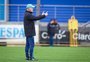 Contra a crise, Mano deve apostar em formação com três volantes no Grêmio contra o Atlético-MG