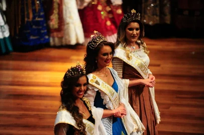 CAXIAS DO SUL, RS BRASIL, 22/07/2022. Escolha da Rainha e das Princesas da Festa da Uva 2022 - Escolha das soberanas da Festuva 2022 realizado no UCS Teatro.  (Porthus Junior/Agência RBS)<!-- NICAID(14842735) -->