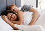 Dormir de conchinha reduz o estresse e aumenta o bem-estar, diz terapeuta sexual