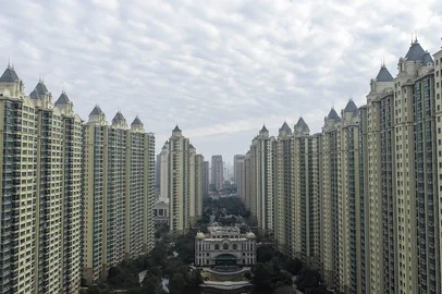Foto feita em dezembro de 2022 de complexo residencial da Evergrande em Huaian, na China.