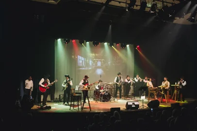 First Aid Medical Band / Divulgação Banda de 10 médicos apresenta espetáculo de blues beneficente no UCS Teatro, em Caxias, neste sábado. First Aid Medical Band irá tocar clássicos do ritmo em show que promete emocionar público. Valor arrecadado com ingressos (ainda há venda) será revertido para o Instituto da Audiovisão (Inav).<!-- NICAID(16284250) -->