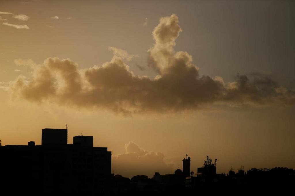 Fim de semana come&ccedil;a com sol em parte do RS, mas instabilidade avan&ccedil;a pelo Estado