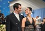 Dua Lipa se casa com o ator Callum Turner em Londres