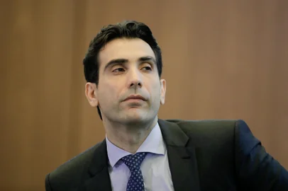 The director of Monetary Policy of the Central Bank of Brazil, Gabriel Galipolo, who has been nominated to be the new President of the Central Bank of Brazil, looks on during a press conference on the quarterly inflation report, at the Central Bank's headquarters in Brasilia, on December 19, 2024. (Photo by Sergio LIMA / AFP)Editoria: FINLocal: BrasíliaIndexador: SERGIO LIMASecao: economy (general)Fonte: AFPFotógrafo: STR<!-- NICAID(15939139) -->