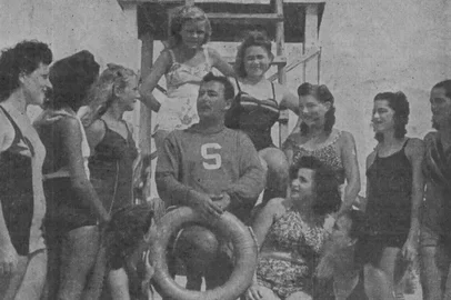 Reportagem da Revista do Globo, em 1946, sobre Tom Mix, salva-vida de Capão da Canoa.<!-- NICAID(16205871) -->