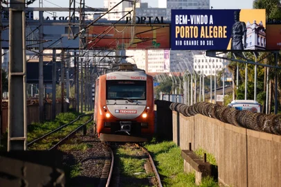 Porto Alegre, RS, Brasil, 24-12-2024: Após sete meses, Trensurb volta a operar até o Centro de Porto Alegre. Estação São Pedro. Foto: Mateus Bruxel / Agência RBSIndexador: MATEUS BRUXEL<!-- NICAID(15941652) -->