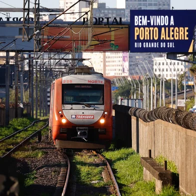 Porto Alegre, RS, Brasil, 24-12-2024: Após sete meses, Trensurb volta a operar até o Centro de Porto Alegre. Estação São Pedro. Foto: Mateus Bruxel / Agência RBSIndexador: MATEUS BRUXEL<!-- NICAID(15941652) -->