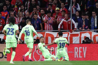 Barcelona's Spanish forward #07 Ferran Torres (2R) celebrates scoring the opening goal during the Spanish Copa del Rey (King's Cup) semi-final second leg football match between Club Atletico de Madrid and FC Barcelona at Metropolitano Stadium in Madrid on April 2, 2025. (Photo by Thomas COEX / AFP)<!-- NICAID(16008893) -->