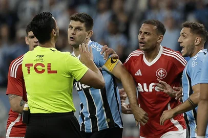 PORTO ALEGRE, RS, BRASIL - 19/04/2025 - Gre-Nal 447: Grêmio e Inter se encontram em campo, novamente, pela Série A do Campeonato Brasileiro. FOTO: MATEUS BRUXEL / AGÊNCIA RBS<!-- NICAID(16020513) -->