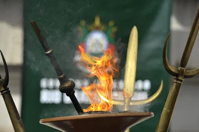 Tarso Genro acende a Chama Crioula em frente ao Palácio Piratini, comemoração da Semana Farroupilha<!-- NICAID(7483115) -->
