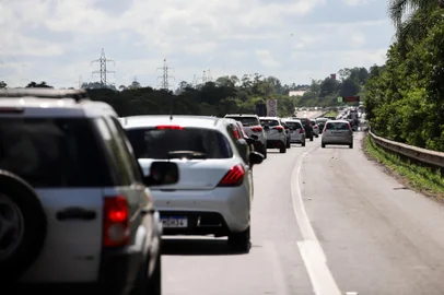 freeway , estradas , transito, feriadão, ano-novo<!-- NICAID(15944003) -->