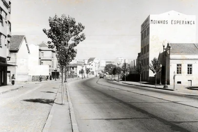 Autor desconhecido. Av. Farrapos, década de 1940/1950<!-- NICAID(16139914) -->