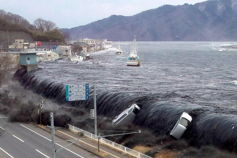 109943024This picture taken by a Miyako City official on March 11, 2011 and released on March 18, 2011 shows a tsunami breeching an embankment and flowing into the city of Miyako in Iwate prefecture shortly after a 9.0 magnitude earthquake hit the region of northern Japan. The official number of dead and missing after the devastating earthquake and tsunami that flattened Japan's northeast coast a week ago has topped 16,600, with 6,405 confirmed dead, it was announced on March 18, 2011.    AFP PHOTO / JIJI PRESS (Photo by JIJI PRESS / JIJI PRESS / AFP) / Japan OUTEditoria: DISLocal: MiyakoIndexador: JIJI PRESSSecao: earthquakeFonte: JIJI PRESS<!-- NICAID(15758962) -->