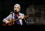 Chico Buarque cancela shows após morte de Gal Costa: "Sem condições emocionais"