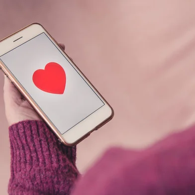 Conceito de app de relacionamento - Foto: teamjackson/stock.adobe.comIndexador: Clare JacksonFonte: 410971965<!-- NICAID(15798860) -->