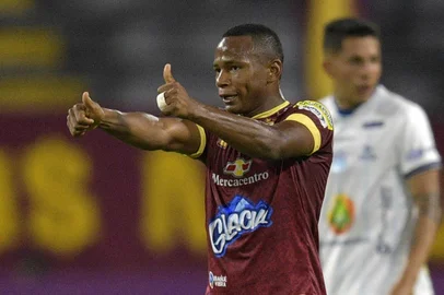 Colombia's Tolima player Leandro Campaz celebrates after scoring against Ecuador's Macara during their Copa Libertadores football match at Manuel Murillo Toro Stadium in Tolima, Colombia, on February 11, 2020. (Photo by Raul ARBOLEDA / AFP)Editoria: SPOLocal: TolimaIndexador: RAUL ARBOLEDASecao: soccerFonte: AFPFotógrafo: STF<!-- NICAID(14862551) -->