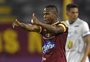 Grêmio usa dinheiro de venda de Léo Chú para pagar parte da compra de Campaz