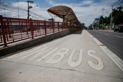 Porto Alegre, RS, Brasil - 14/10/2021 - Novo corredor de ônibus da Avenida Sertório está pronto desde abril, porém, ainda não foi liberado para uso. (Foto: Anselmo Cunha/Agência RBS)<!-- NICAID(14915183) -->