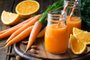 Suco, cenoura, laranja. Foto: kuvona / stock.adobe.comFonte: 204901261<!-- NICAID(15738469) -->