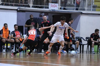 Lance do amistoso entre ACBF e Joinville, em 1º/3/2024.