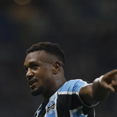 GAUCHÃO  PORTO ALEGRE, RS, BRASIL, 22-02-2025 - Grêmio e Juventude se enfrentam pelo jogo de ida da semifinal do Campeonato Gaúcho 2025, na Arena, em Porto Alegre. Gol anulado, Edenílson.  Foto: Mateus Bruxel / Agência RBS<!-- NICAID(15982155) -->