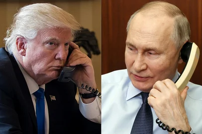 (COMBO) This combination of pictures created on March 18, 2025 shows President Donald Trump (L) on the phone on January 28, 2017 in Washington, and Russia's President Vladimir Putin (R) on the phone Moscow on December 27, 2023. The Kremlin said a highly-anticipated phone call between Vladimir Putin and Donald Trump will take place between 1300 GMT and 1500 GMT on March 18, 2025 and that the pair will discuss Ukraine and the "normalisation" of US-Russian ties. (Photo by Drew ANGERER and Gavriil GRIGOROV / various sources / AFP)Editoria: POLLocal: MoscowIndexador: DREW ANGERERSecao: diplomacyFonte: GETTY IMAGES NORTH AMERICA/POOLFotógrafo: STF<!-- NICAID(15997793) -->