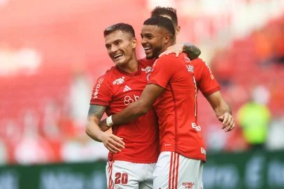 Internacional durante partida contra Ypiranga no estádio Beira-Rio pelo campeonato Gaúcho 2024. Wanderson, Aránguiz.  Fotos: Ivan Pacheco/Agencia RBS<!-- NICAID(15662681) -->