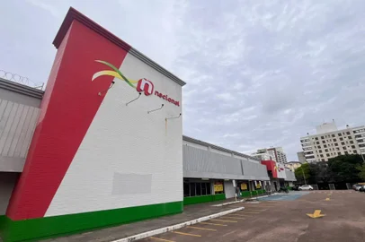 Dois anos após serem comprados, supermercados Nacional estão à venda<!-- NICAID(15896092) -->