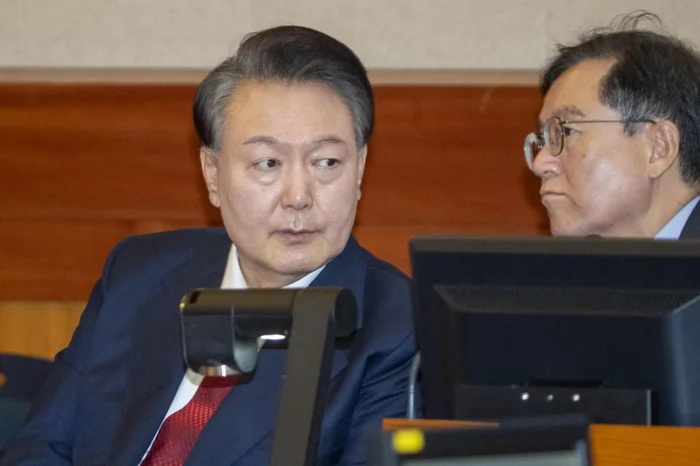 SONG KYUNG-SEOK / POOL