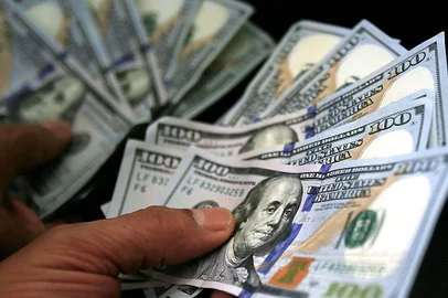 Dolar comercial atinge a maior baixa do ano de 2014.PORTO ALEGRE, RS, BRASIL, 10-09-2015 : Efeitos da disparada do dólar. (Foto: Marcos Santos/USP Imagens)Local: SÃ£o PauloIndexador: Carlos Severo/ Fotos PÃºblicasFotógrafo: Dolar comercial atinge a maior b<!-- NICAID(11676071) -->