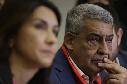 PLANO DIRETOR PROTOCOLADO NA CÂMARAPORTO ALEGRE, RS, BRASIL, 12-09-2025: O prefeito de Porto Alegre, Sebastião Melo, e o secretário municipal de Meio Ambiente, Urbanismo e Sustentabilidade, Germano Bremm, entregam os projetos do Plano Diretor e da Lei de Uso e Ocupação do Solo na Câmara Municipal. Uma decisão publicada ontem extinguiu a ação civil pública movida pelo Conselho de Arquitetura e Urbanismo do Rio Grande do Sul (CAU/RS) que tentava barrar a entrega do projeto do Plano Diretor à Câmara. Foto: Mateus Bruxel/Agência RBS<!-- NICAID(16122607) -->