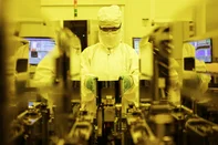 PORTO ALEGRE, RS, BRASIL, 03-07-2025: Etapa de Fotolitografia na produção do chip. Produção de chips na Sala Limpa no Ceitec (Centro Nacional de Tecnologia Eletrônica Avançada), no bairro Lomba do Pinheiro. Recentemente, a fábrica estatal de chips firmou parceria com empresas chinesas de semicondutores, que podem turbinar a retomada da fabricante gaúcha. Ceitec quase foi liquidado no governo Bolsonaro, mas agora pode incentivar a retomada de um polo tecnológico na Região Metropolitana de Porto Alegre. Foto: Mateus Bruxel/Agência RBSIndexador: MATEUS BRUXEL<!-- NICAID(16073424) -->