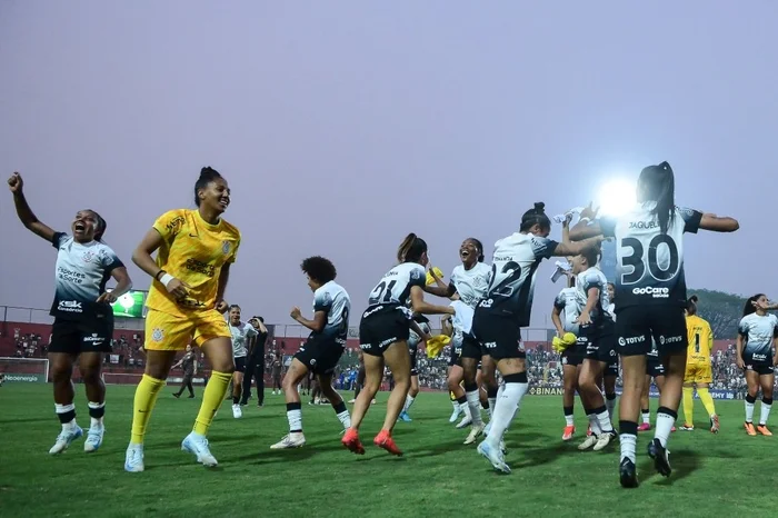 Corinthians elimina o Palmeiras e pega o São Paulo na final do ...