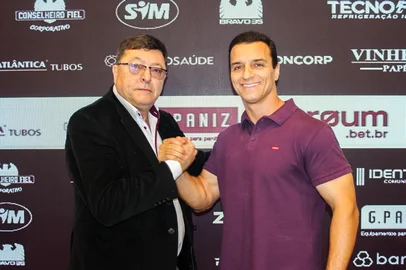 Apresentação técnico Júnior Rocha na Sala de Imprensa do Caxias.<!-- NICAID(16023295) -->