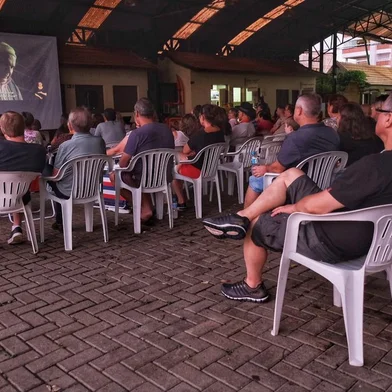 No dia 23 de junho, sexta-feira, a comunidade de Nova Petrópolis e região poderá prestigiar uma exibição gratuita do curta-metragem “O Caminho de Hans”, primeiro filme brasileiro de ficção sobre cooperativismo. O curta é alusivo às comemorações dos 120 anos da cooperativa de crédito e será exibido às 17 horas, no Centro de Eventos da cidade, junto à programação do Festival Sabores da Colônia.<!-- NICAID(15455039) -->