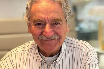 O engenheiro civil Marcus Vinicius Caberlon foi anunciado nesta segunda-feira (27) como o novo secretário de Planejamento e Parcerias Estratégicas do Governo de Adiló Didomenico (PSDB) e Edson Néspolo (União Brasil). Caberlon já é conhecido na cidade pelas suas atuações anteriores, em especial como diretor-presidente do SAMAE entre 2005 e 2012. A cerimônia de posse será na sexta-feira (31), às 10h30min, no Salão Nobre da Prefeitura. <!-- NICAID(15962588) -->