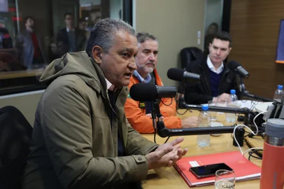 PORTO ALEGRE, RS, BRASIL, 30/07/2024- Entrevista com os ministros, Paulo Pimenta, Ministro Secretaria de Comunicação Social, Rui Costa, Ministro da Casa Civil, Jader Filho, Ministro das Cidades e Walden Góes, Ministro de Estado, no Gaúcha Atualidade. Foto: Jefferson Botega / Agencia RBSIndexador: jeff botega<!-- NICAID(15826538) -->