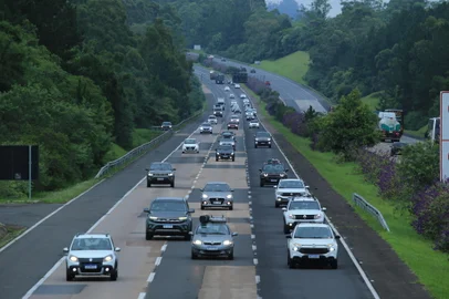 Glorinha, RS, BRASIL, 03/01/2025- Movimento na Freeway km 53 em Glorinha rumo ao litoral. Foto: Ronaldo Bernardi / Agencia RBS<!-- NICAID(15946540) -->