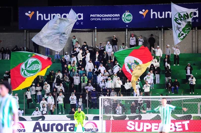 CAXIAS DO SUL, RS, BRASIL, 13/08/2026. Juventude x Athletic, jogo válido pela 28ª rodada da série B do Campeonato Brasileiro 2026 e realizado no estádio Alfredo Jaconi. Na foto, a torcida alviverde. (Porthus Junior/Grupo RBS)Indexador: PJR<!-- NICAID(16364980) -->