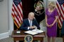 Joe Biden assinou em 25 de junho de 2022 a Lei de Comunidades Bipartidárias Mais Seguras, que regulamenta o porte de armas.<!-- NICAID(15132589) -->