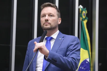 Deputado federal Maurício Marcon (Podemos) faz um balanço do seu mandato, destacando as emendas que enviou para a saúde de Caxias do Sul. Sobre o futuro, confirma que buscará a reeleição em 2026, mas pelo PL. <!-- NICAID(15939094) -->