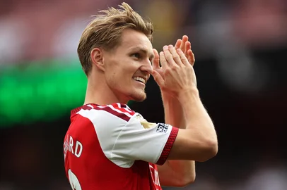 Arsenal's Norwegian midfielder #08 Martin Odegaard claps supporters after the English Premier League football match between Arsenal and Chelsea at the Emirates Stadium in London on September 6, 2026. (Photo by Adrian Dennis / AFP) / RESTRICTED TO EDITORIAL USE. No use with unauthorized audio, video, data, fixture lists, club/league logos or 'live' services. Online in-match use limited to 120 images. An additional 40 images may be used in extra time. No video emulation. Social media in-match use limited to 120 images. An additional 40 images may be used in extra time. No use in betting publications, games or single club/league/player publications. / <!-- NICAID(16360345) -->