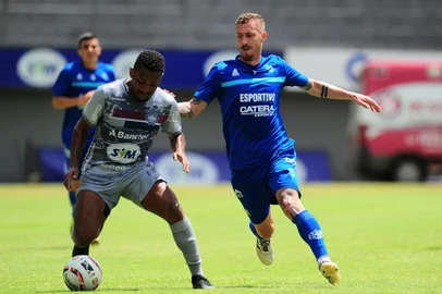 CAXIAS DO SUL, RS, BRASIL, 29/12/2022. O SER Caxias recebe o Esportivo, de Bento Gonçalves, em jogo treino no Estádio Centenário. (Bruno Todeschini/Agência RBS)Indexador: BTK<!-- NICAID(15307483) -->