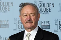 (FILES) Actor Gene Hackman holds the Cecile B. DeMille Award at the 60th Annual Golden Globe Awards 19 January 2003 in Beverly Hills, California.   AFP PHOTO    Hector MATA. Oscar-winning US actor Gene Hackman and his wife Betsy Arakawa have been found dead inside their home in New Mexico, media outlets reported on February 27, 2025. Santa Fe County Sheriff Adan Mendoza said the couple were found dead the day before afternoon, adding that there was no immediate indication of foul play, according to the Santa Fe New Mexican, Variety and Sky News. (Photo by HECTOR MATA / AFP)<!-- NICAID(15984873) -->