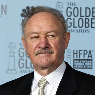 (FILES) Actor Gene Hackman holds the Cecile B. DeMille Award at the 60th Annual Golden Globe Awards 19 January 2003 in Beverly Hills, California.   AFP PHOTO    Hector MATA. Oscar-winning US actor Gene Hackman and his wife Betsy Arakawa have been found dead inside their home in New Mexico, media outlets reported on February 27, 2025. Santa Fe County Sheriff Adan Mendoza said the couple were found dead the day before afternoon, adding that there was no immediate indication of foul play, according to the Santa Fe New Mexican, Variety and Sky News. (Photo by HECTOR MATA / AFP)<!-- NICAID(15984873) -->